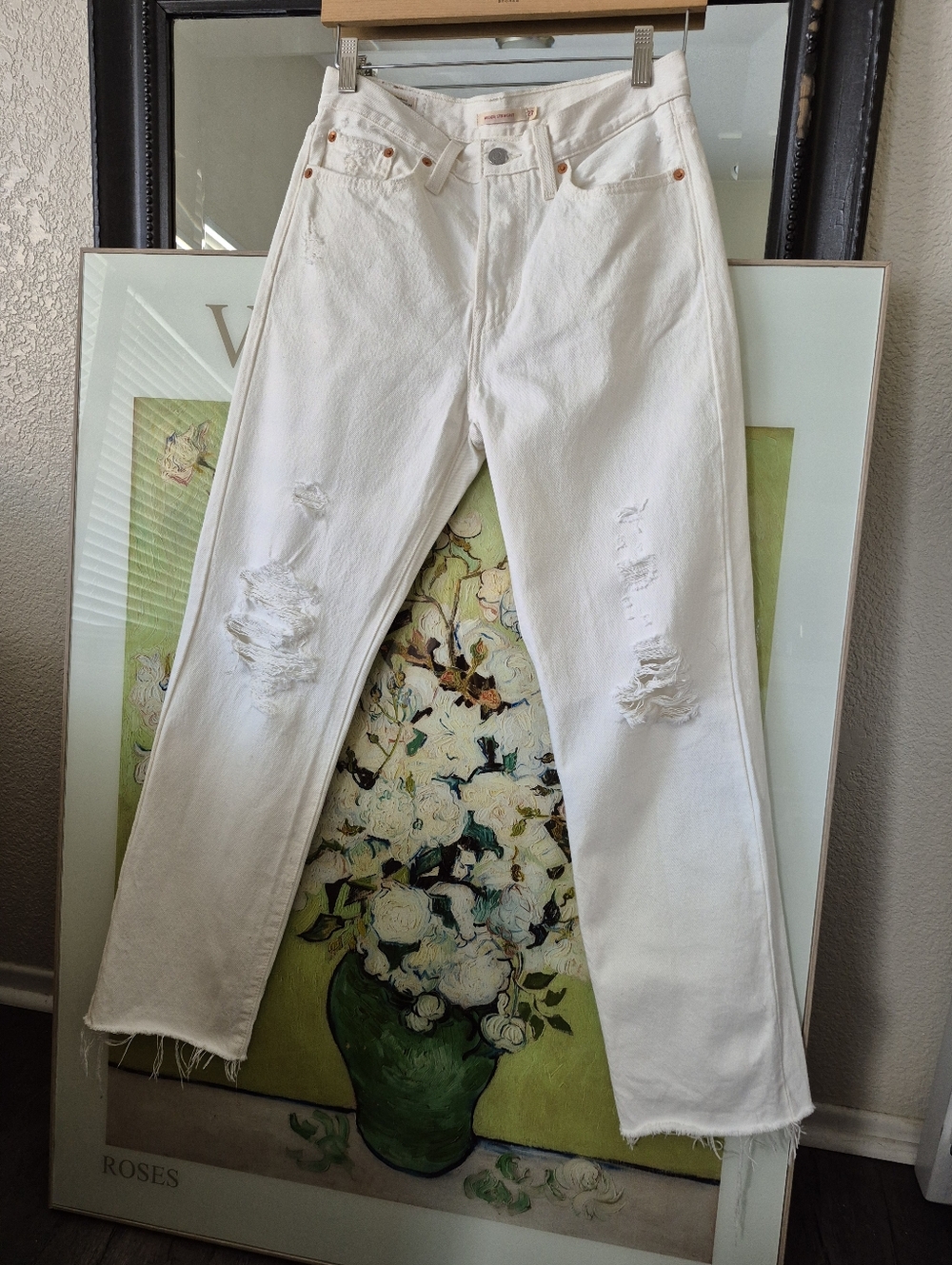 💕Levi's Wedgie Straight Size 27 White Distressed Straight-Leg Jeans💕